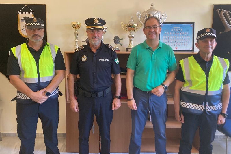LA POLICÍA LOCAL CULMINA LA RENOVACIÓN DE SU UNIFORMIDAD CON LA ADQUISICIÓN DE 130 CHALECOS REFLECTANTES