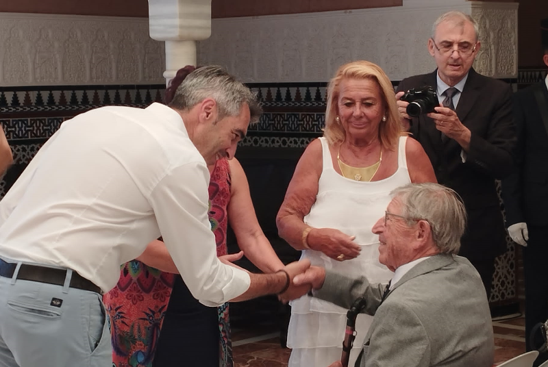 EL ALCALDE PARTICIPA EN EL ACTO DE ENTREGA DE LA LEGIÓN DE HONOR AL RESIDENTE BENALMADENSE ETIENNE MAILLOT, VETERANO DE LA II GUERRA MUNDIAL