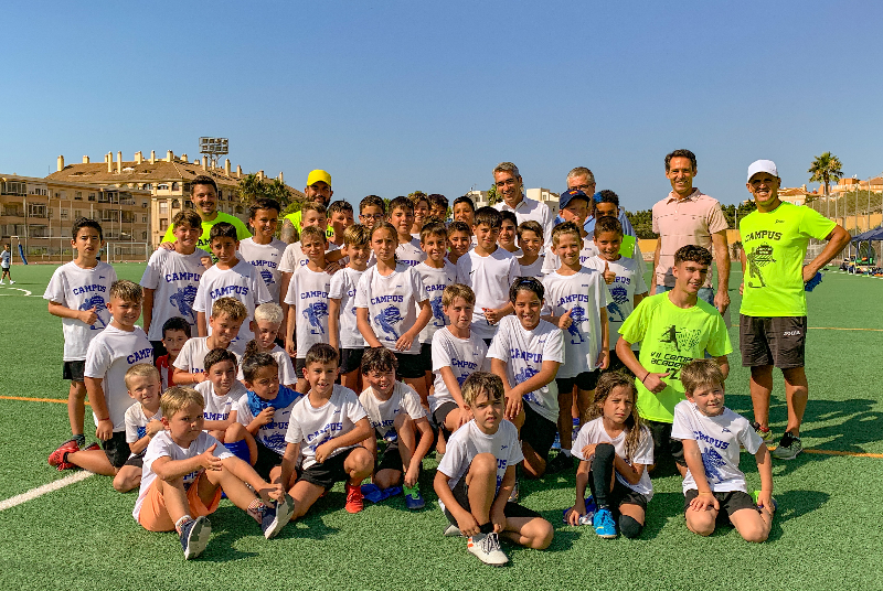EL ALCALDE VÍCTOR NAVAS Y EL CONCEJAL DE DEPORTES VISITAN LOS CAMPAMENTOS DE VERANO DEL POLIDEPORTIVO DE ARROYO DE LA MIEL