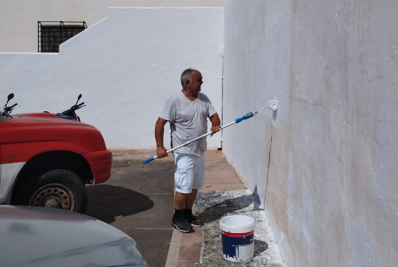 SERVICIOS OPERATIVOS ACOMETEN TRABAJOS DE PINTURA EN BENALMÁDENA PUEBLO PARA ACONDICIONAR LAS CALLES DE CARA AL 60 ANIVERSARIO DE LA VIRGEN DE LA CRUZ
