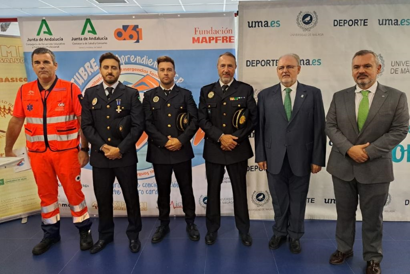 RECONOCEN LA LABOR DE DOS AGENTES DE LA POLICÍA LOCAL CON MOTIVO DE LA CELEBRACIÓN DEL DÍA MUNDIAL DE LA PARADA CARDÍACA
