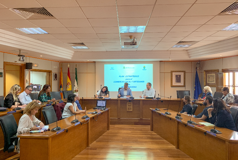EL EQUIPO DE COMERCIO PRESENTA EL PLAN DE DINAMIZACIÓN COMERCIAL A LA MESA DE COMERCIO