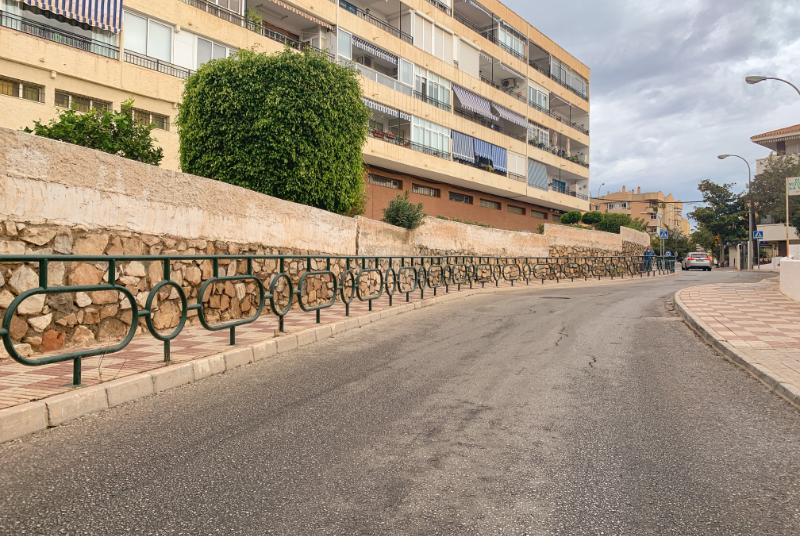 EL AYUNTAMIENTO ABORDARÁ LA REFORMA DE CALLE LOS BANCALES PARA MEJORAR EL ACCESO PEATONAL AL COLEGIO POETA SALVADOR RUEDA 