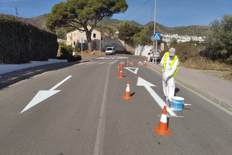 SERVICIOS OPERATIVOS CONTINÚAN CON EL PLAN DE REPINTADO DE LA SEÑALIZACIÓN VIARIA
