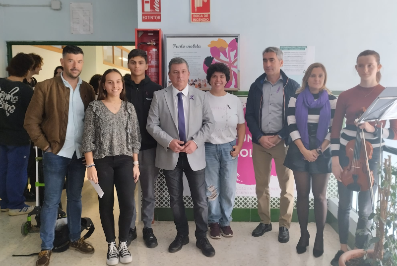 EL IES CERRO DEL VIENTO INAUGURA HOY SU PUNTO VIOLETA COMO INSTRUMENTO PARA REIVINDICAR LA IGUALDAD Y LUCHAR CONTRA LA VIOLENCIA MACHISTA