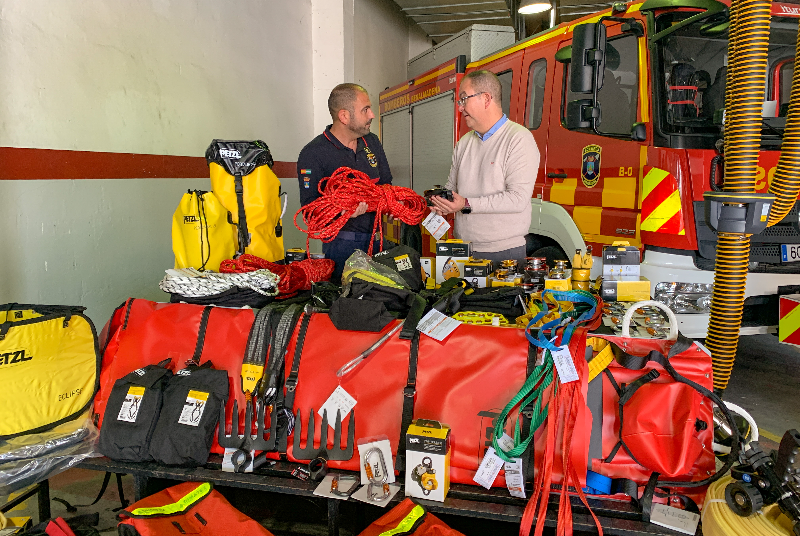 EL AYUNTAMIENTO ADQUIERE NUEVO MATERIAL DE SEGURIDAD PARA BOMBEROS