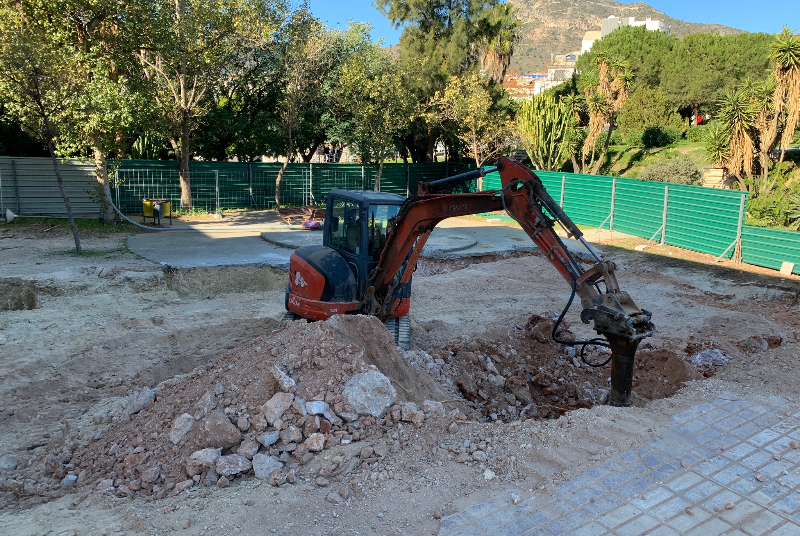 EL CONCEJAL DE EDUCACIÓN Y LA CONCEJALA DE URBANISMO VISITAN JUNTO AL DELEGADO DE DESARROLLO EDUCATIVO EL INICIO DE LAS OBRAS DE AMPLIACIÓN DEL IES ARROYO DE LA MIEL