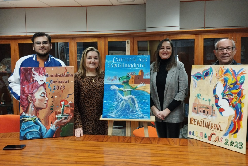 LA CONCEJALA PILAR RAMÍREZ PRESENTA EL CARTEL ANUNCIADOR DEL CARNAVAL DE BENALMÁDENA 2023