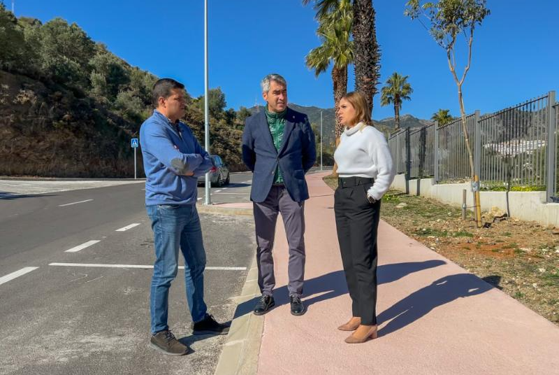 FINALIZAN LOS TRABAJOS DE ARREGLO Y MEJORA DE CALLE P, VÍA DE CONEXIÓN ENTRE LA COSTA Y EL PUEBLO