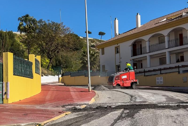 EL NUEVO PLAN DE ASFALTADO CENTRA SU ACCIÓN EN LAS URBANIZACIONES DE BENALMÁDENA