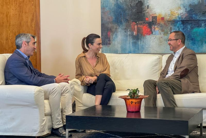 EL ALCALDE VÍCTOR NAVAS MANTIENE UN ENCUENTRO CON LA DELEGADA TERRITORIAL DE JUSTICIA, MARÍA TERESA PARDO