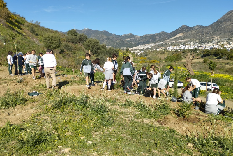 MEDIO AMBIENTE ORGANIZA UNA PLANTACIÓN POPULAR DE SENSIBILIZACIÓN CONTRA EL CAMBIO CLIMÁTICO EN EL PARQUE AL-BAYTAR