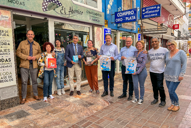 LOS COMERCIANTES DE CALLE SOL Y CALLE LUNA OFRECEN UN ESPACIO DE DIFUSIÓN A LOS ESCRITORES BENALMADENSES