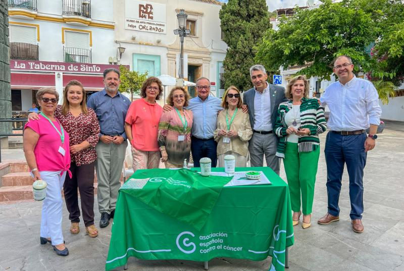 EL ALCALDE Y CONCEJALES DE LA CORPORACIÓN PARTICIPAN EN LA JORNADA DE CUESTACIÓN DE LA AECC