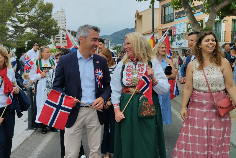 EL ALCALDE PARTICIPA JUNTO A LA COMUNIDAD NORUEGA EN LA CELEBRACIÓN DE SU DÍA NACIONAL 