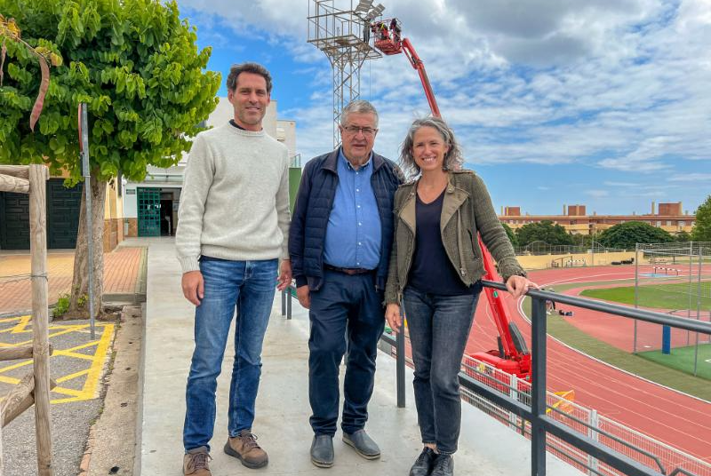 COMIENZA LA INSTALACIÓN DE LUCES LED EN EL POLIDEPORTIVO DE ARROYO DE LA MIEL