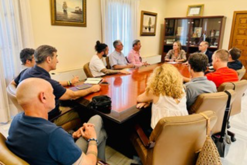 JUAN ANTONIO LARA RECIBE EN SU PRIMER DÍA DE TRABAJO EN EL AYUNTAMIENTO A LOS REPRESENTANTES SINDICALES