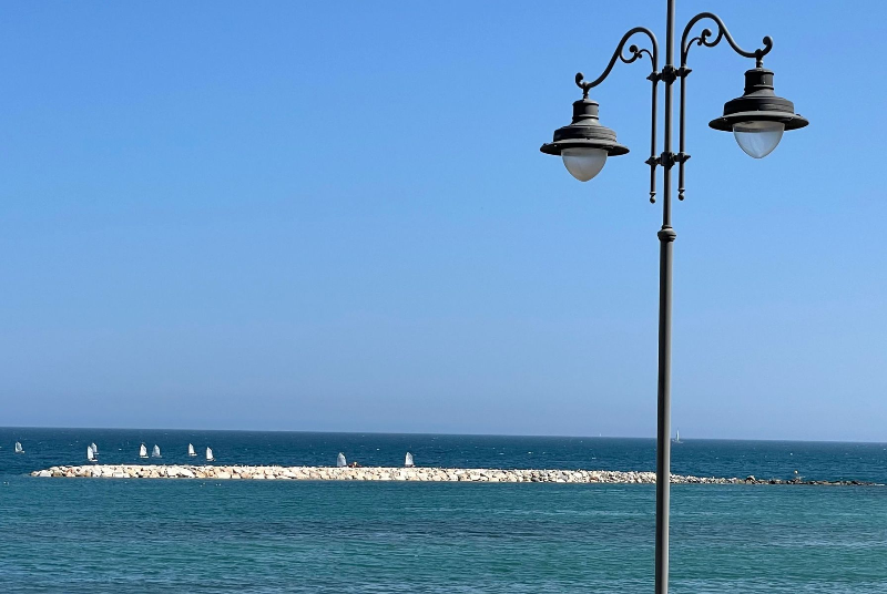 EL ALCALDE VISITA LA TERMINACION DE LAS OBRAS DEL ESPIGON, REALIZADAS ENTRE LAS PLAYAS DE MALAPESQUERA Y SANTA ANA PARA PROTEGER EL LITORAL BENALMADENSE