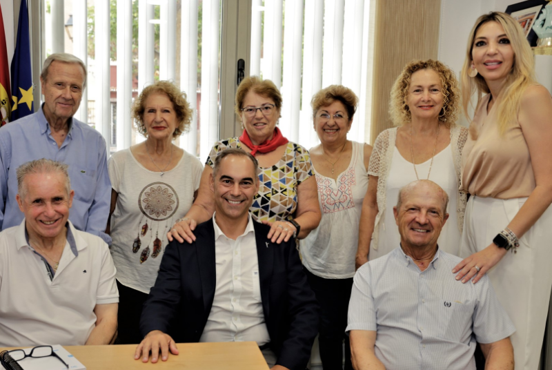 EL ALCALDE VISITA EL CENTRO DE PARTICIPACION ACTIVA 'ANICA TORRES' EN UNA PRIMERA TOMA DE CONTACTO CON LOS RESPONSABLES DEL CENTRO