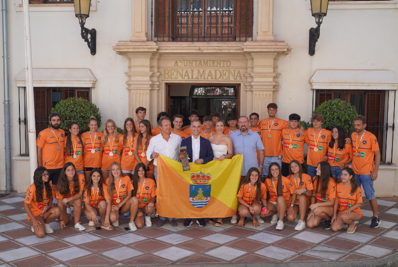 EL ALCALDE DE BENALMADENA FELICITA AL CLUB BALONMANO MARAVILLAS POR SUS GRANDES EXITOS DEPORTIVOS A NIVEL NACIONAL.