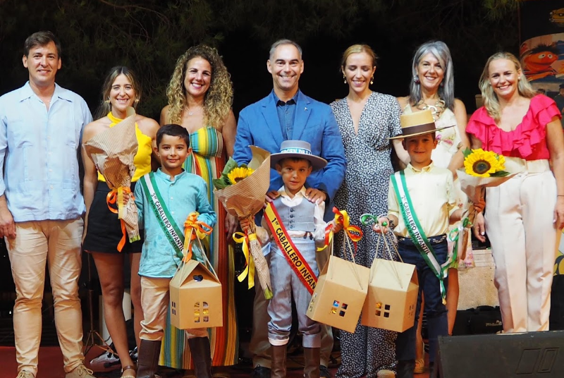 MILES DE PERSONAS DISFRUTAN LOS PRIMEROS ACTOS EN HONOR DE LA VIRGEN DE LA CRUZ, COMO LA ROMERIA Y LA GRAN GALA DE REINA, DAMAS Y CABALLEROS EN BENALMADENA PUEBLO.