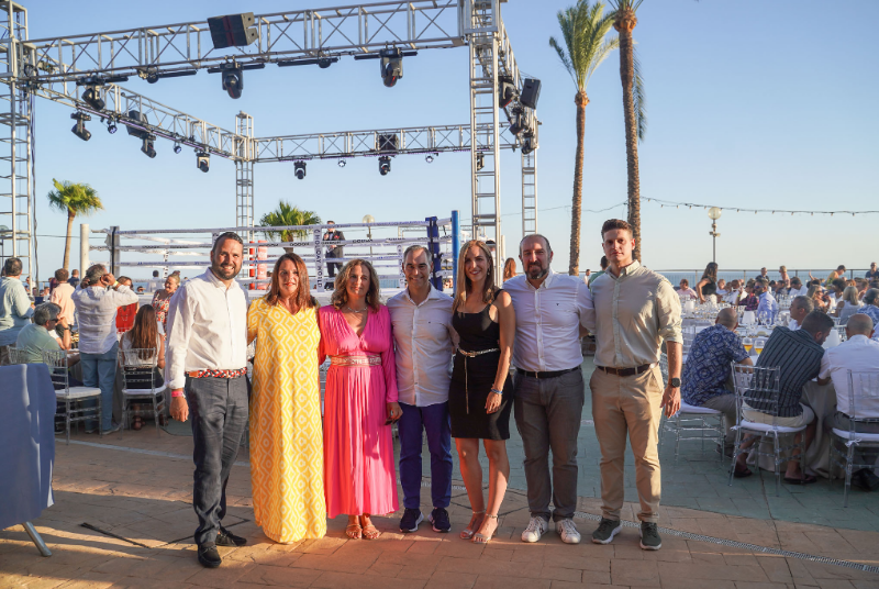 EL ALCALDE DE BENALMADENA FELICITA AL MALAGUEÑO 'LA ESENCIA' POR LOGRAR EL TITULO MUNDIAL IBF EN UNA VELADA DE BOXEO SIN PRECEDENTES EN EL MUNICIPIO