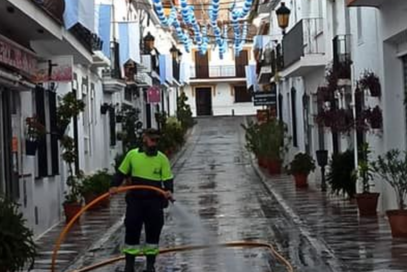 UN DISPOSITIVO ESPECIAL DE SERVICIOS OPERATIVOS, RSU Y LIMPIEZA CULMINA CON UNA FERIA CUIDADA LAS 24 HORAS AL DIA EN BENALMADENA PUEBLO