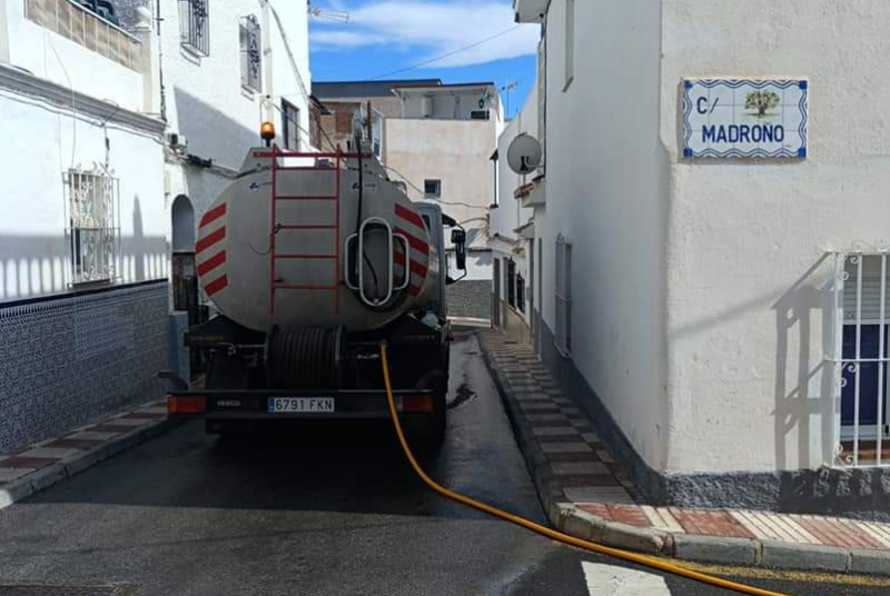 LIMPIEZA REALIZA UN PLAN EXHAUSTIVO EN ZONAS DE DIFICIL ACCESO EN ARROYO DE LA MIEL Y EN LAS INMEDIACIONES DEL CENTRO ANICA TORRES