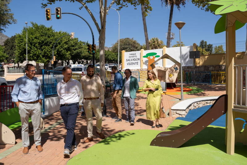 El Ayuntamiento recepciona y abre el parque infantil de la Avenida Salvador Vicente tras concluir su remodelación