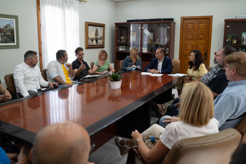 El alcalde explica a los empresarios y la ACEB las medidas en marcha para mejorar el Polígono Industrial de Arroyo de la Miel