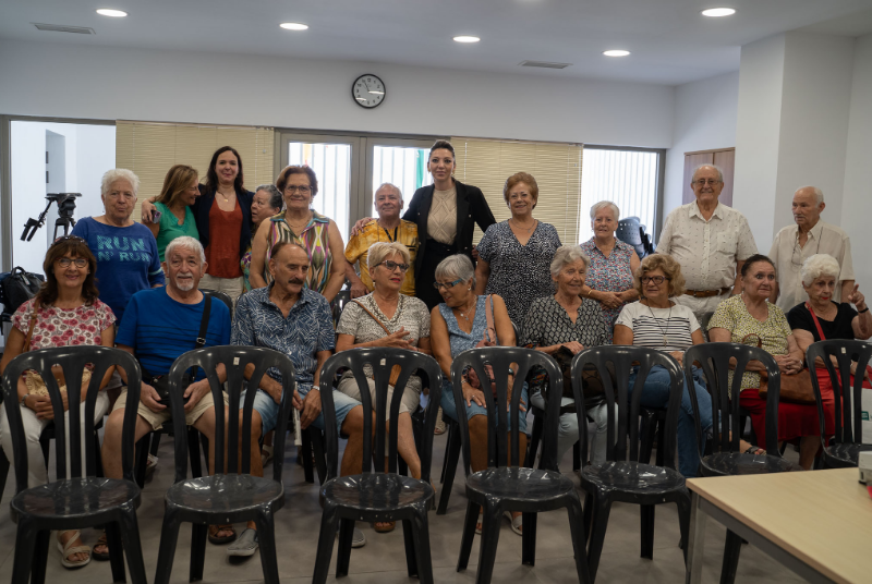 Los mayores de Anica Torres participan en una charla-coloquio con motivo del Día Mundial del Alzheimer