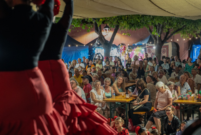 Lleno total en la fiesta de El Bil Bil con motivo del Día Mundial del Turismo en Benalmádena 