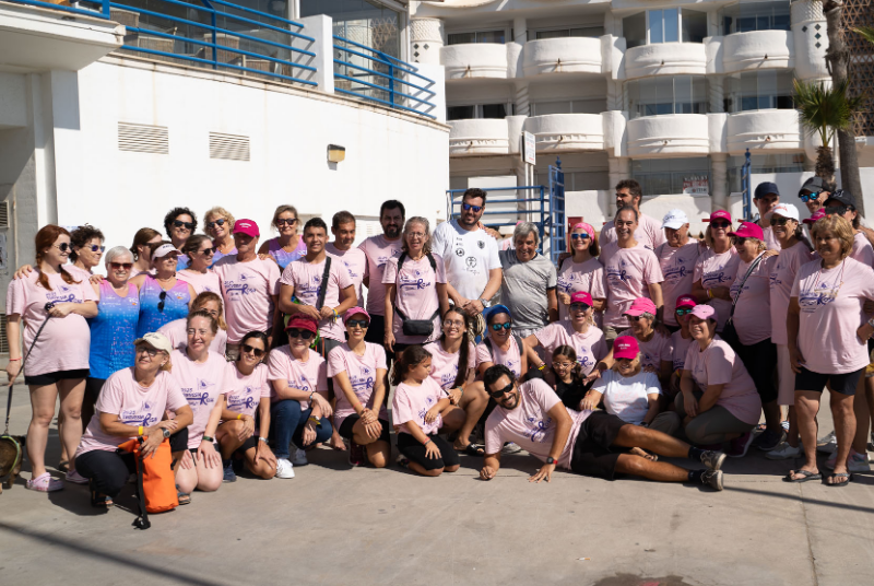 El alcalde de Benalmádena participa en la ‘Travesía Rosa’ para apoyar a quienes luchan contra el cáncer de mama