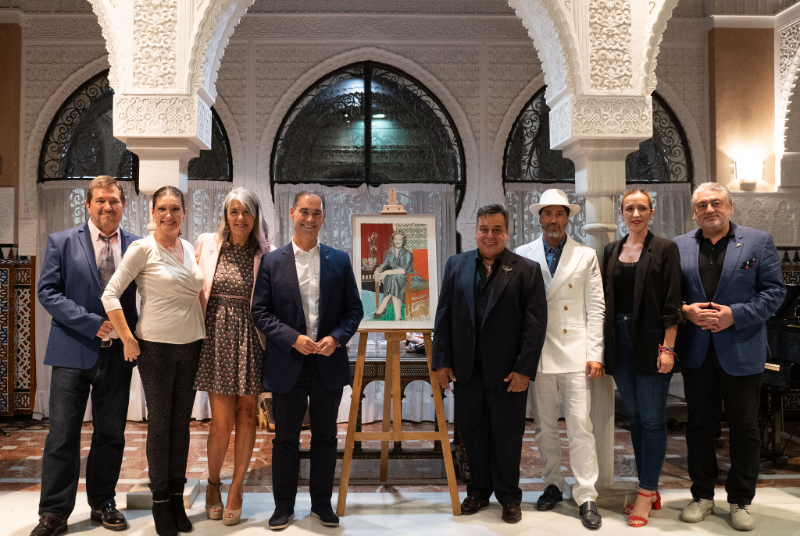 Lleno en El Bil Bil con la presentación del retrato de Imperio Argentina, obra del artista internacional José Luis Puche  