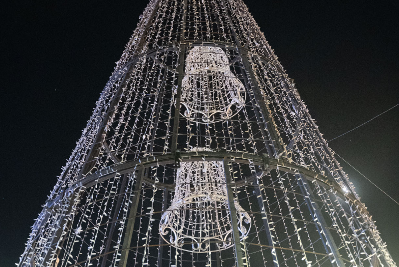 Lleno espectacular en la primera noche del alumbrado navideño en Benalmádena con multitud de actividades para todos los públicos y edades