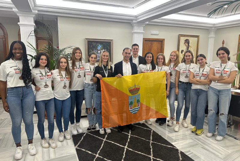 El alcalde de Benalmádena felicita a Unión Atlética Benalmádena por sus últimos logros deportivos