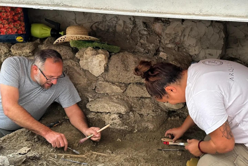 Hallada la tumba de una mujer en los trabajos de rehabilitación del Yacimiento Romano de Benalmádena, que podría ser del siglo V al VII, según los primeros estudios