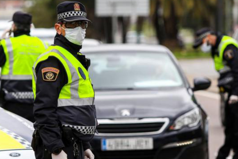 Agentes de la Policía Local salvan la vida a un niño de seis años tras aplicar la maniobra de Heimlich