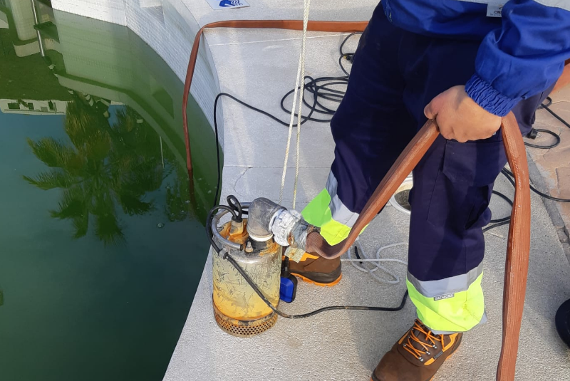 Otro establecimiento hotelero contacta con el Ayuntamiento de Benalmádena para ceder el agua de su piscina antes de proceder a su vaciado