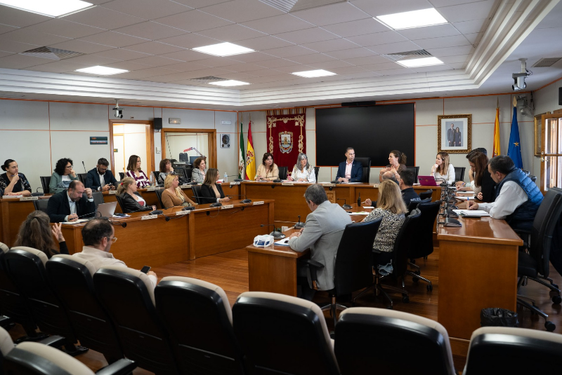 Compromiso total del alcalde para avanzar en esta legislatura con paso firme para que Benalmádena sea una ciudad inclusiva