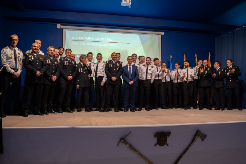 Benalmádena acoge el solemne acto institucional en honor al patrón de los Bomberos, con el compromiso del alcalde de dotar de medios e instalaciones a sus efectivos en esta legislatura