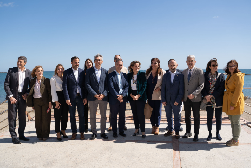 La ministra de Transición Ecológica comprueba el resultado de los trabajos del nuevo espigón en Malapesquera y conoce los proyectos que más necesita Benalmádena en su litoral