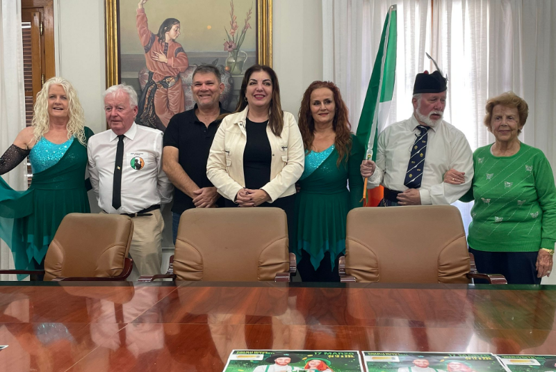 Benalmádena ultima los preparativos para celebrar, con el Castillo El Bil Bil vestido de verde, la fiesta en honor a San Patricio