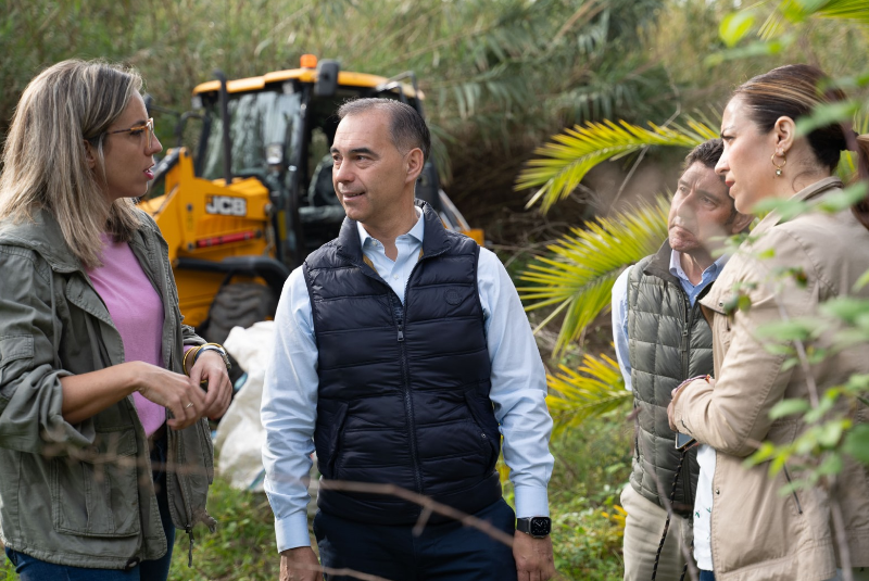 El alcalde de Benalmádena visita el arranque de los trabajos de protección de la Villa Romana de Torremuelle