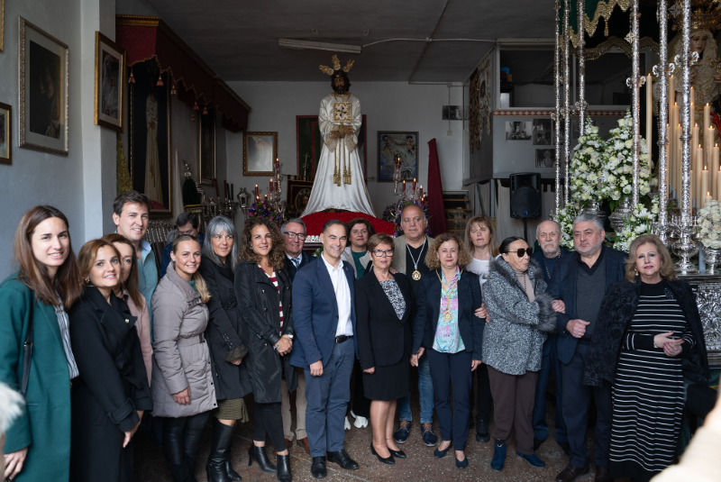 El alcalde asiste al Ángelus que abre la jornada grande de Nuestro Padre Jesús Cautivo 