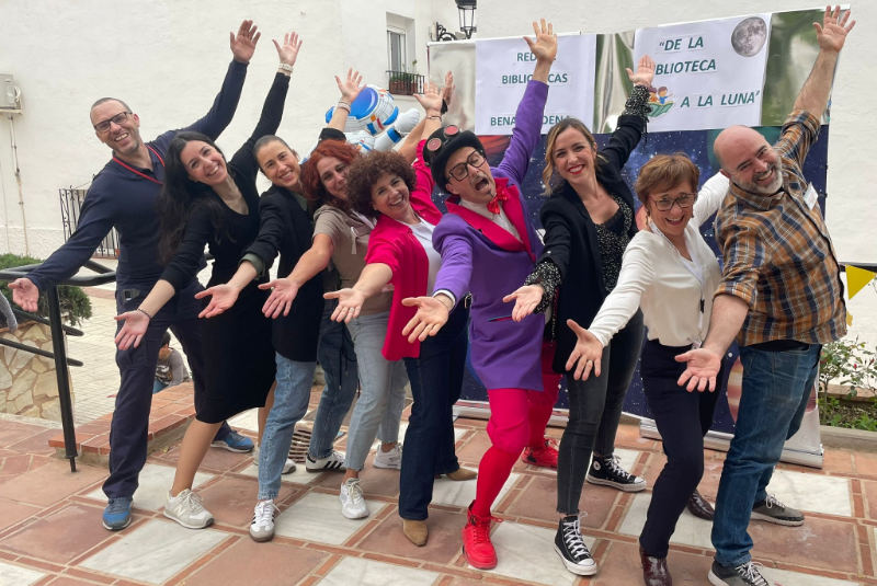 Más de 200 personas se dan cita en la Fiesta de Los Libros con el viaje a la Luna como protagonista para los más pequeños