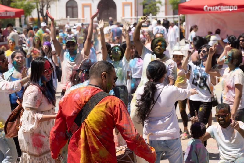 La comunidad hindú celebra la Fiesta de Colores en Benalmádena