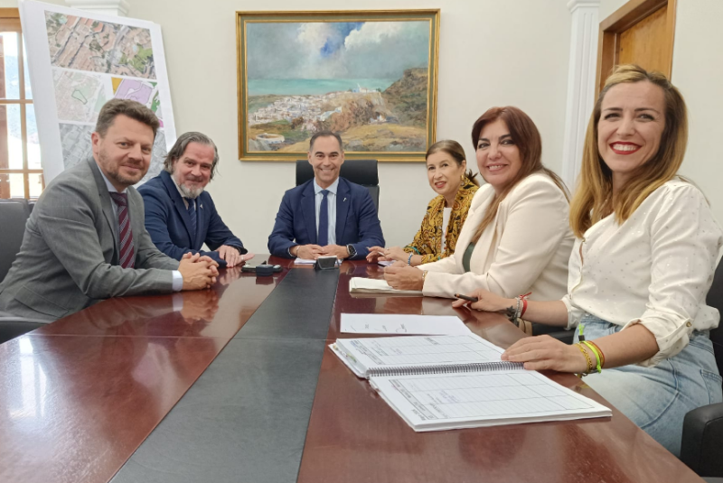 El alcalde mantiene una reunión de trabajo con el viceconsejero de Turismo, Cultura y Deporte para abordar líneas de acción conjuntas entre administraciones 