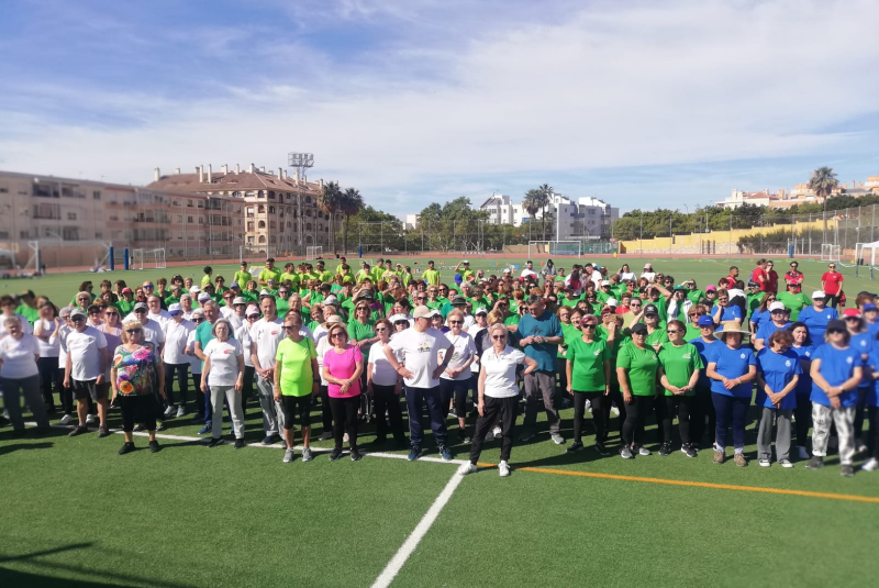 Celebrada la XXII Actividad Física para Mayores en el campo de fútbol del Polideportivo Arroyo de la Miel