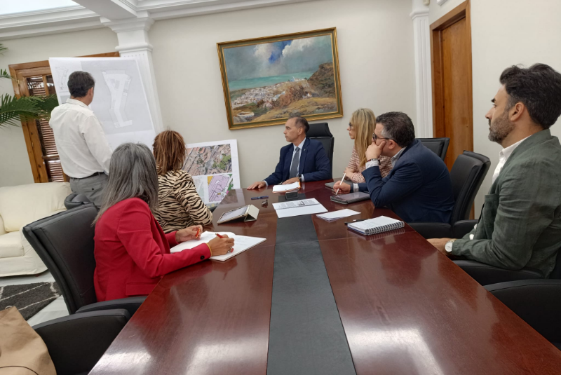 El alcalde y la diputada provincial de Recursos Humanos y Europeos mantienen una reunión de trabajo para abordar líneas futuras de colaboración conjuntas